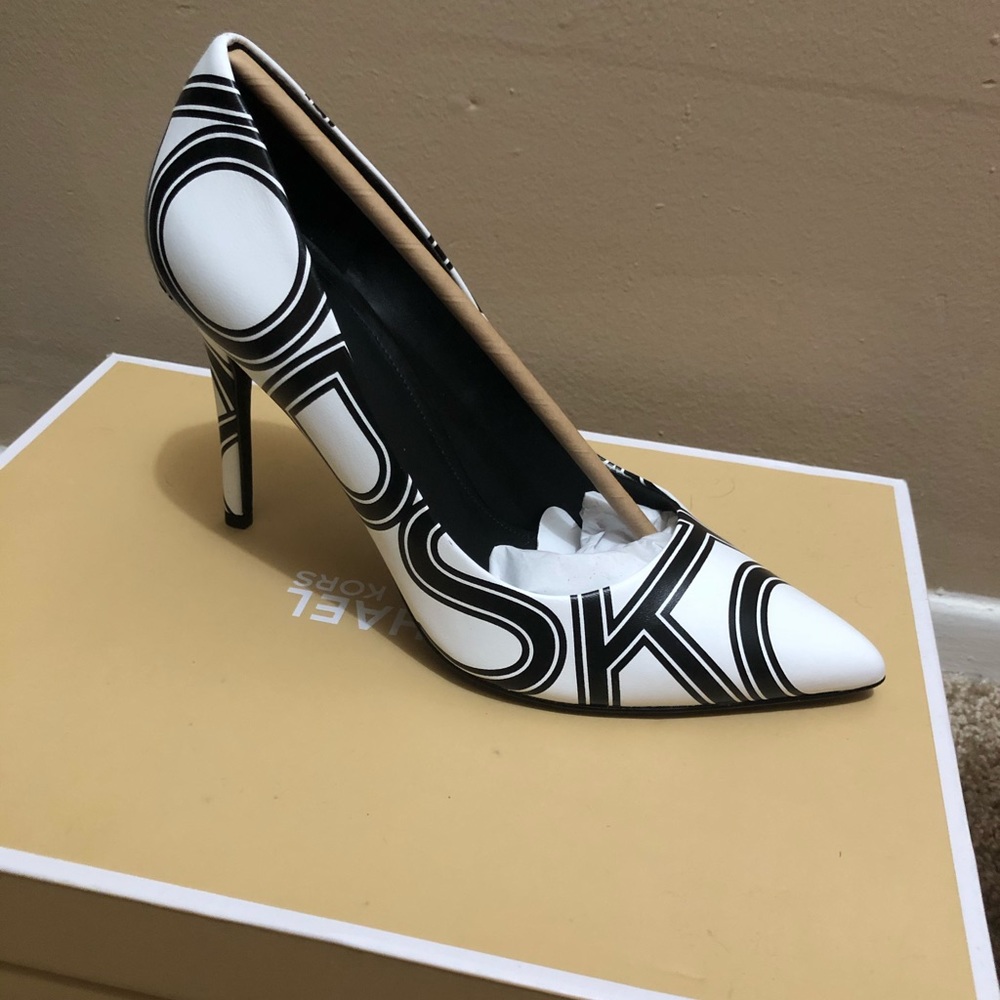 Michael Kors Claire Pump